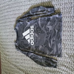 Adidas boys size 7 long sleeve tshirt